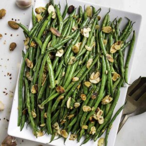 Bright green beans topped with toasted almonds and garlic.